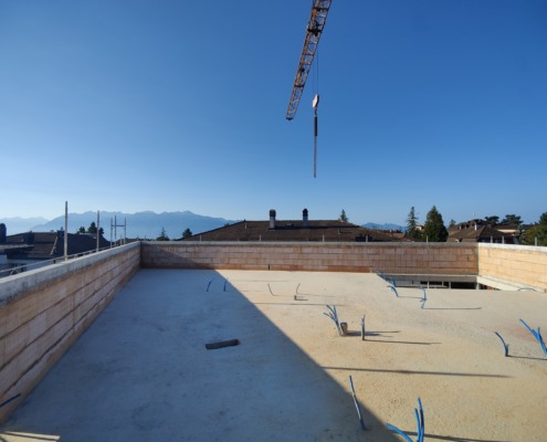 Maçonnerie terminée, prête à recevoir la charpente. - Allières - Lausanne